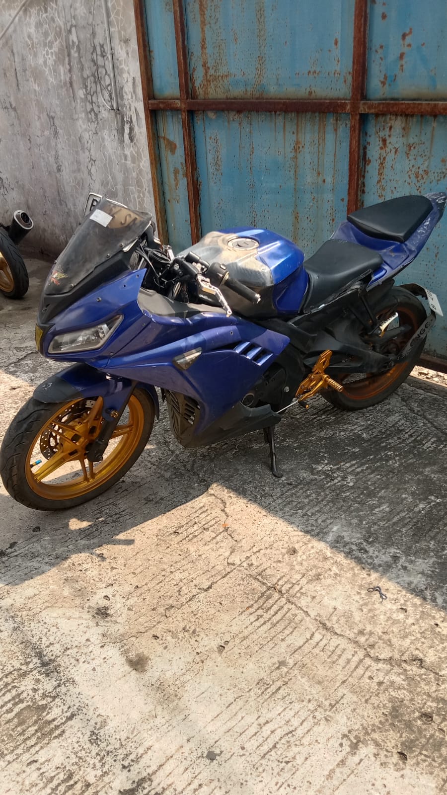 YAMAHA R 15 150 CC
