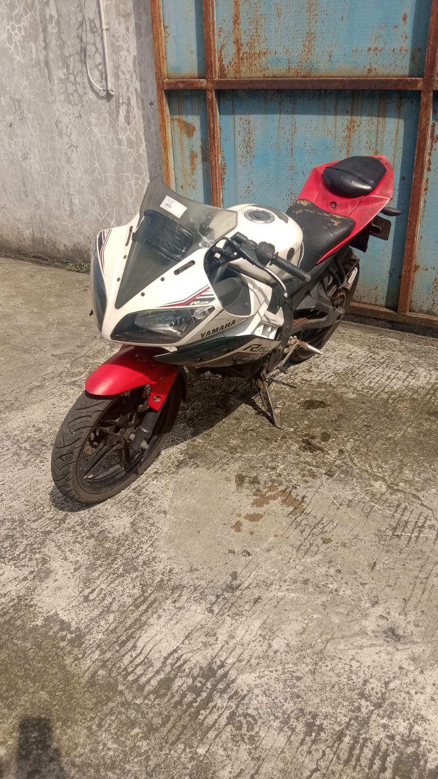 YAMAHA R 15 150 CC